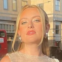 Amelia Dimoldenberg Nahé