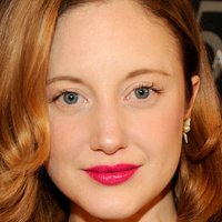 Andrea Riseborough Nahé