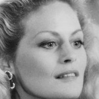 Beverly D'Angelo Nahé