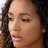 Courtney Allegra Nahé