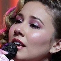 Haley Reinhart Nahé