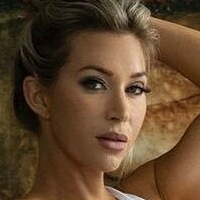 Jaclyn Crowe Nahé