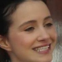 Julia Goldani Telles Nahé