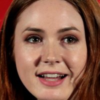 Karen Gillan Nahé