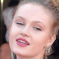 Polina Pushkareva Nahé