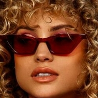 Rose Bertram Model Nahé