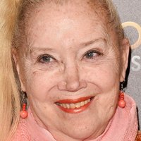 Sally Kirkland Nahé