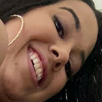 Selena Ryan Nahé