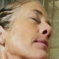 sheswitmefree Nahé