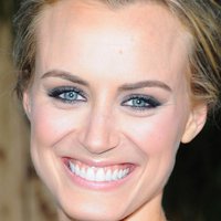 Taylor Schilling Nahé